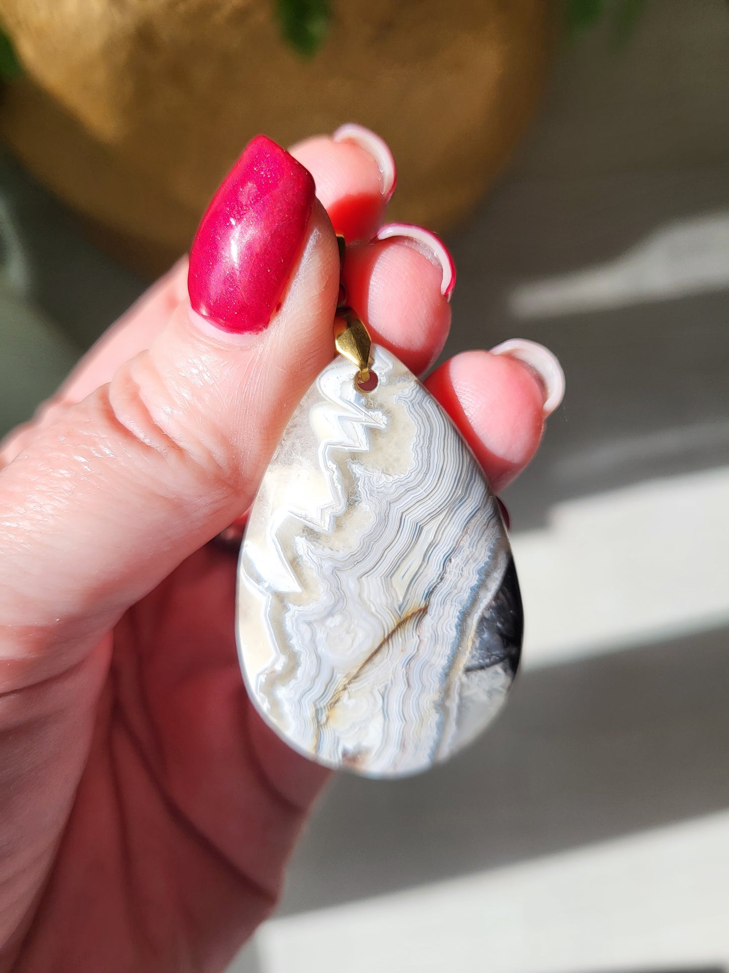 Collier avec pendentif en agate dentelle blanche