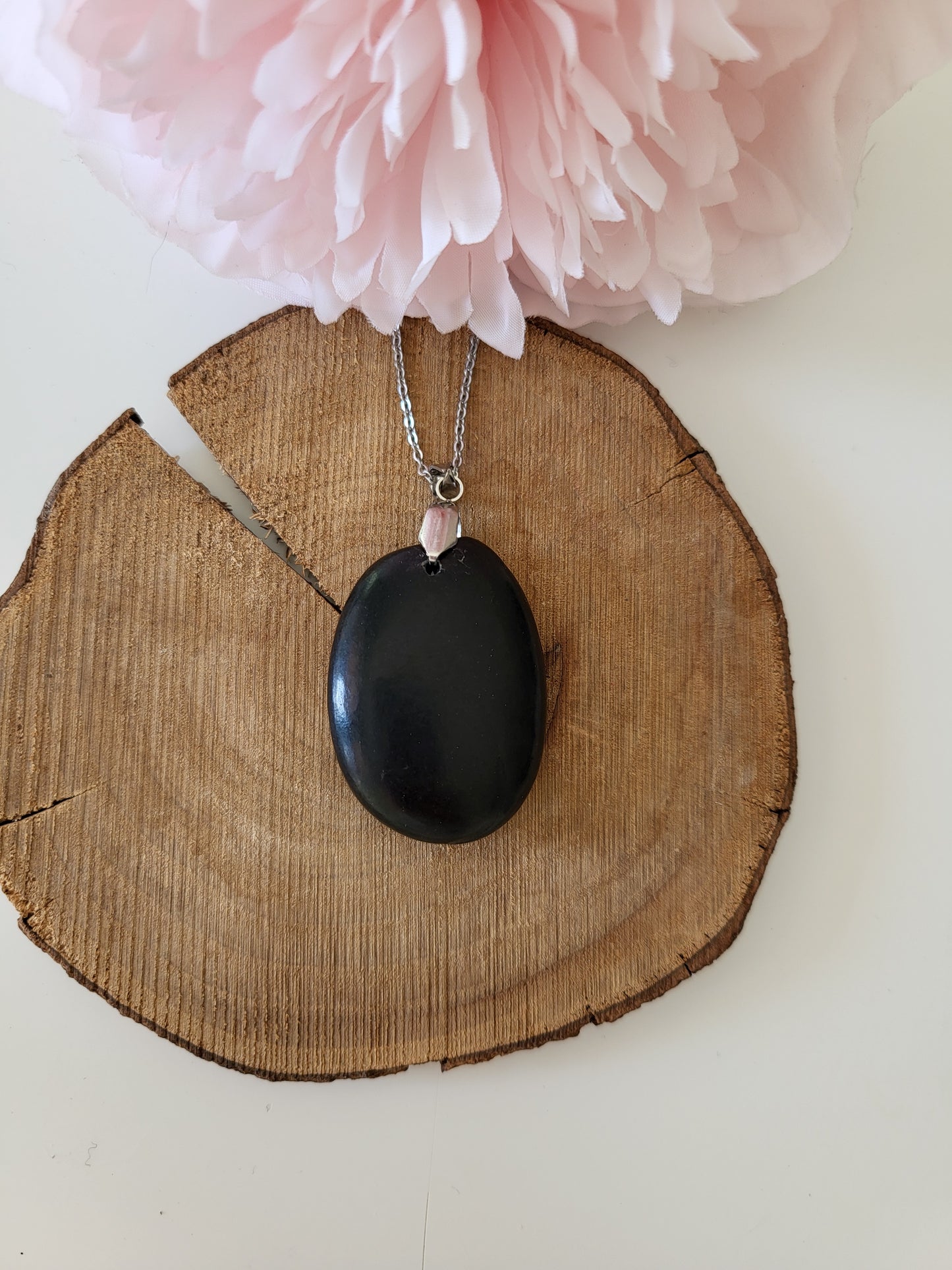 Collier avec pendentif en shungite
