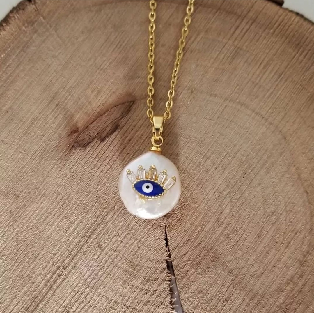 Collier pendentif œil protecteur porte-bonheur.