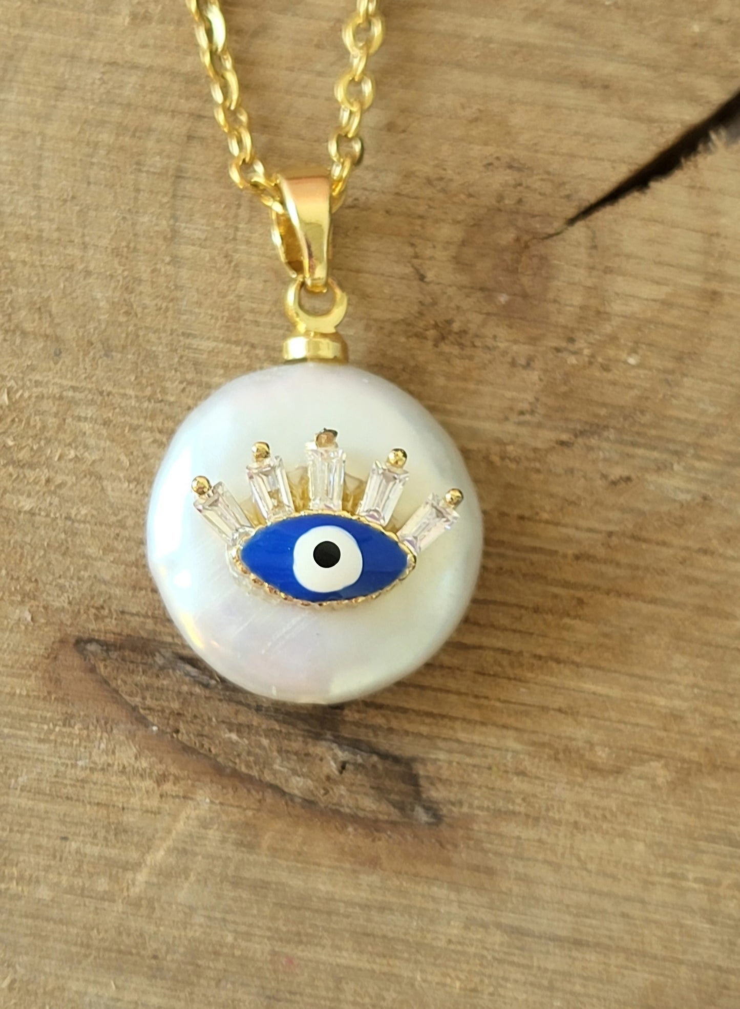 Collier pendentif œil protecteur porte-bonheur.