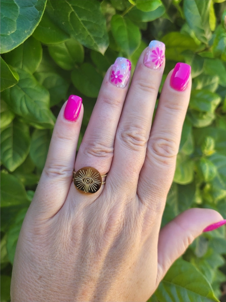 Lucky protective eye ring in stainless steel.