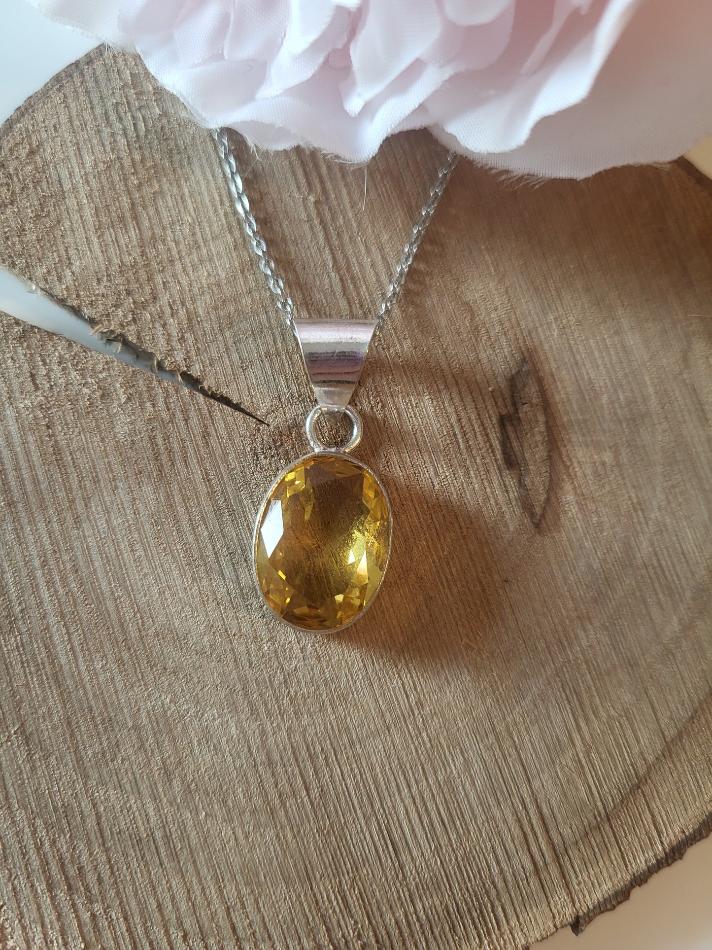 Collier avec pendentif en citrine