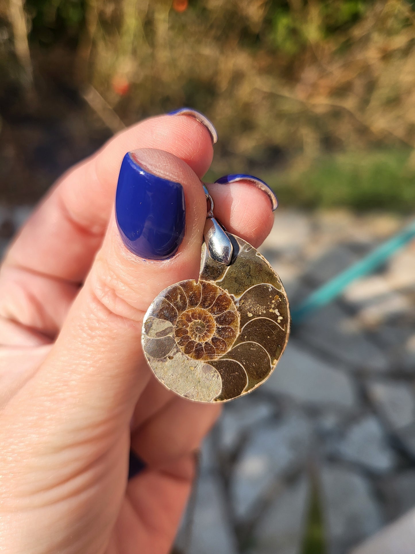 Collier avec pendentif en ammonite