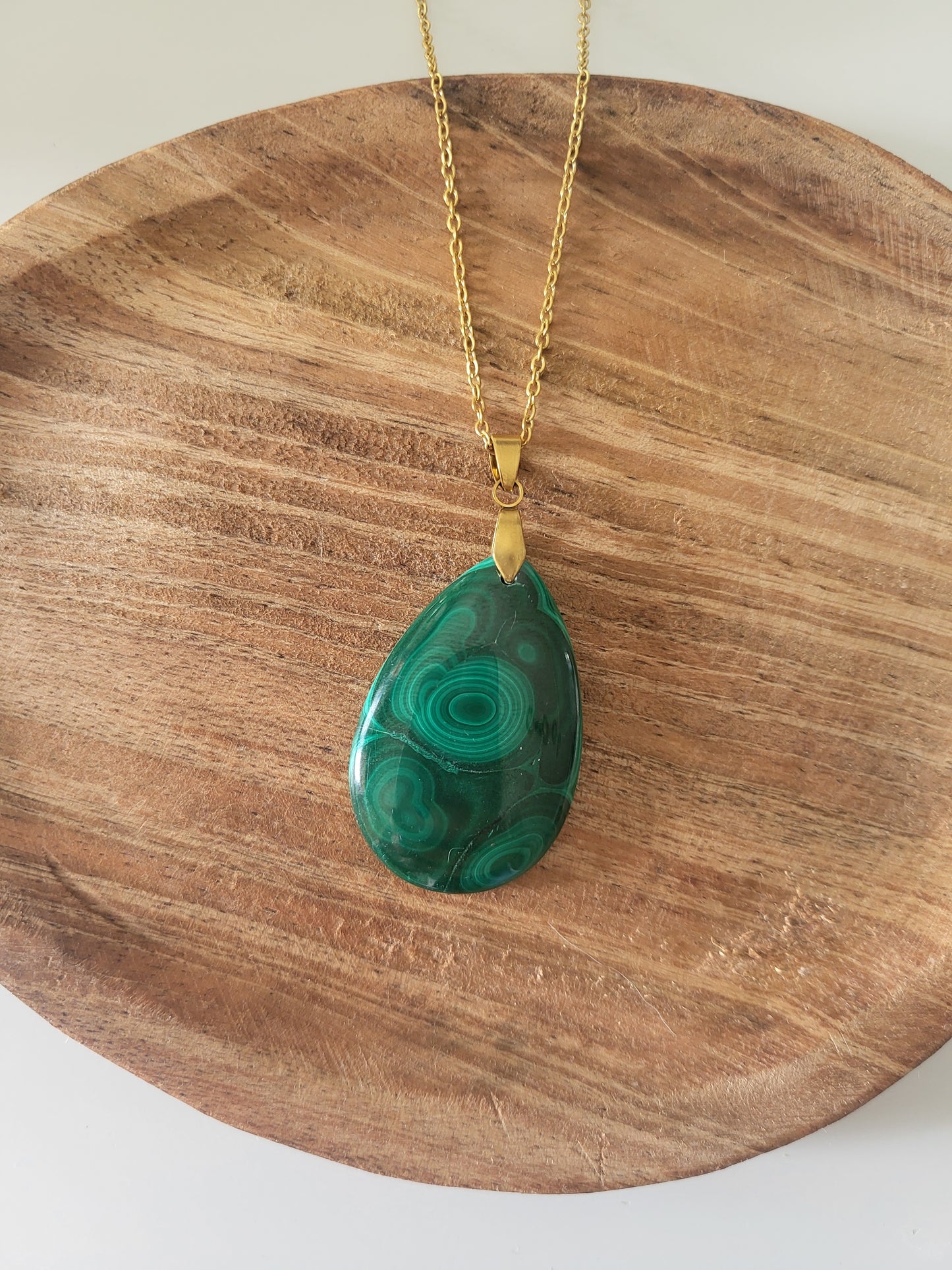 Collier avec pendentif en malachite