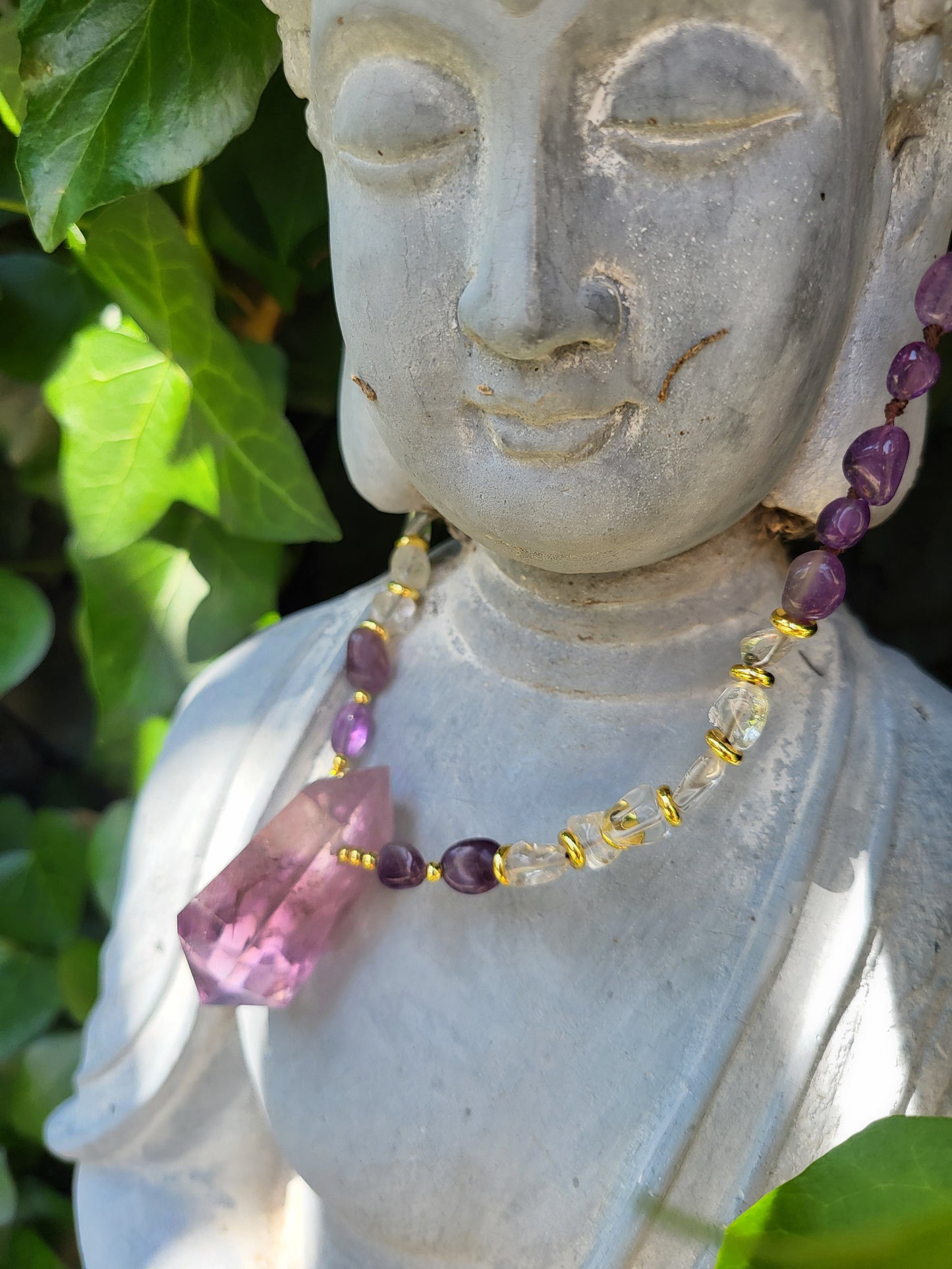 Collier sautoir en cristal de roche et améthyste