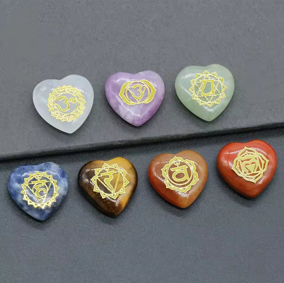 Hearts made of stones from the 7 chakras