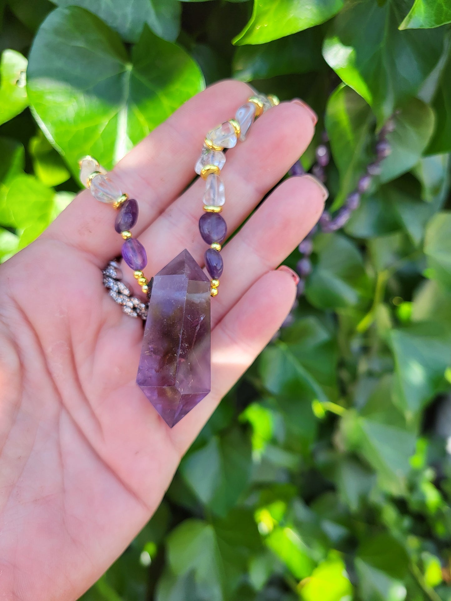 Collier sautoir en cristal de roche et améthyste