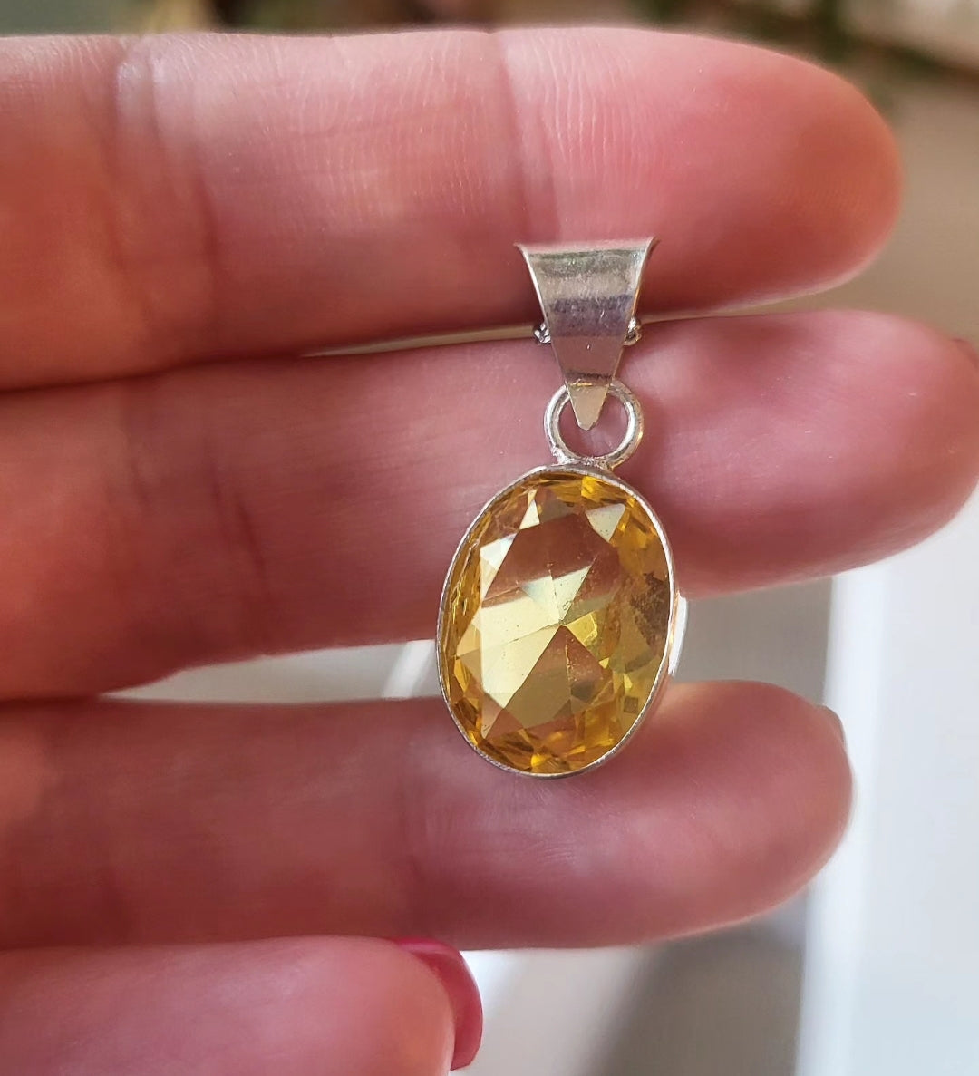Collier avec pendentif en citrine