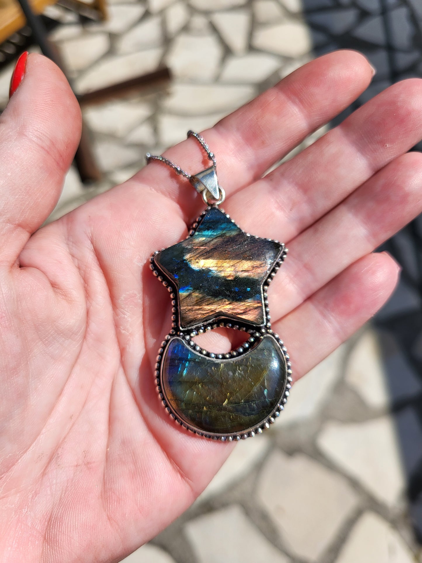 Collier avec pendentif lune et étoile en labradorite