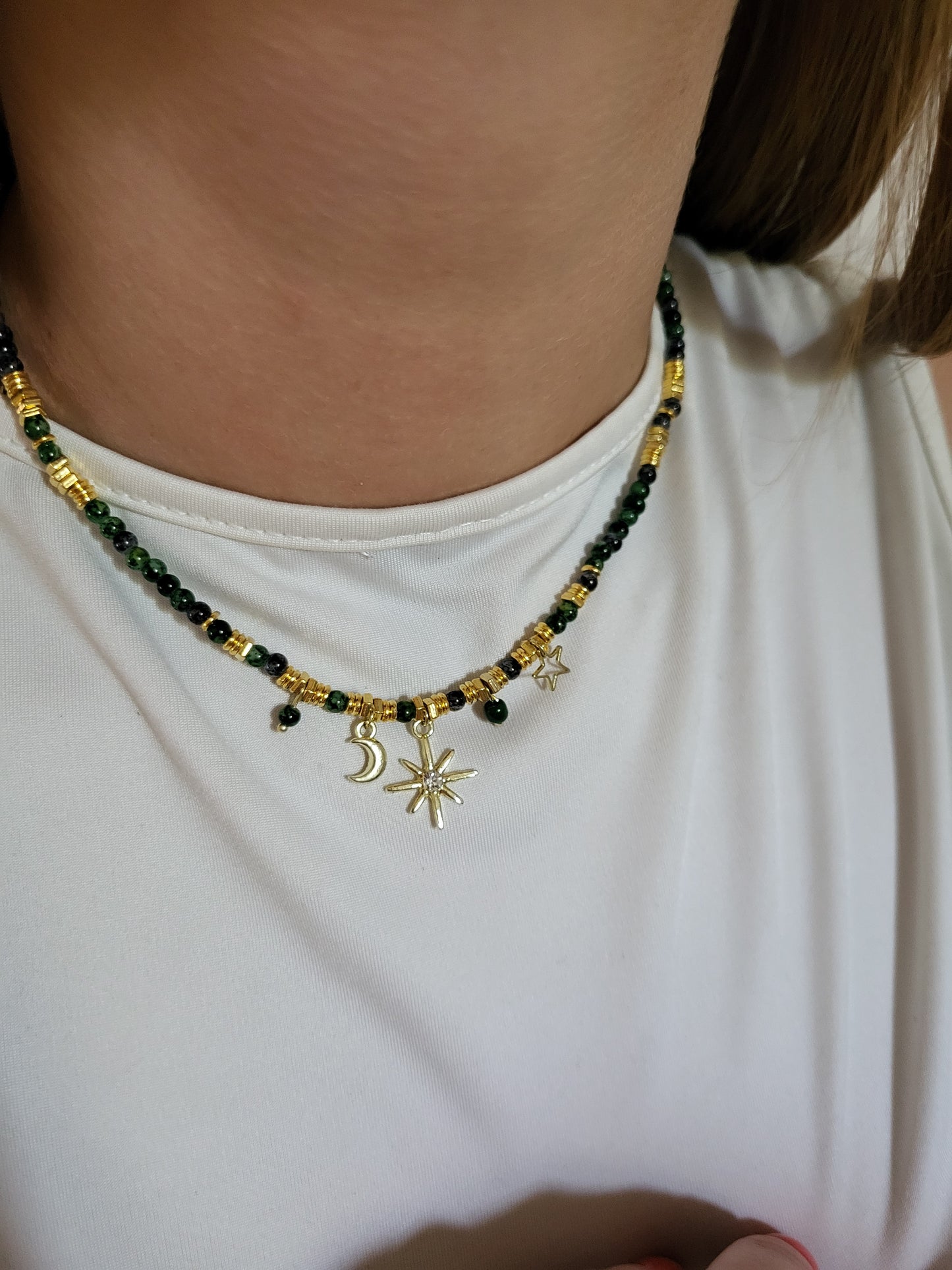 Collier lune et étoiles en agate mousse