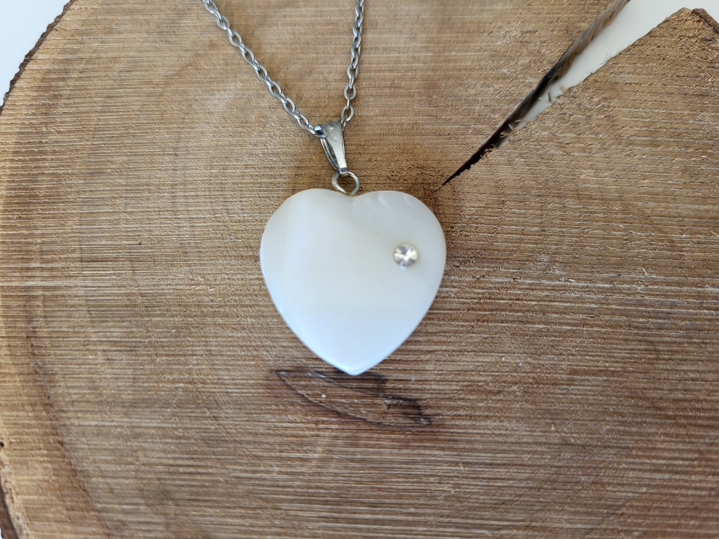 Collier avec pendentif cœur en nacre