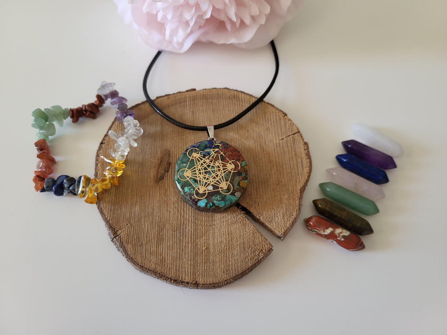 Coffret cadeau pierres collier orgonite cube de Métatron et bracelet chakras