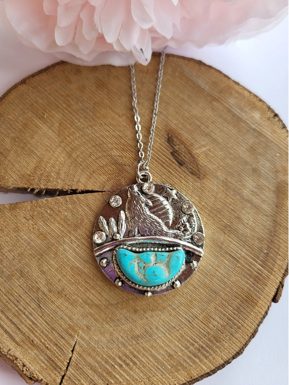 Native American shamanic necklace with wolf and blue howlite.