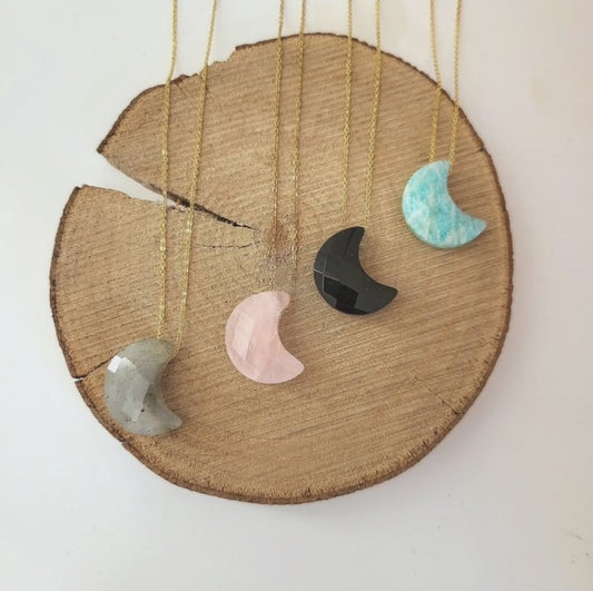 Colliers lunes magiques en labradorite, quartz rose, obsidienne ou amazonite.