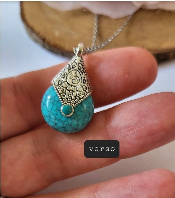 Collier avec pendentif tibétain en howlite bleue