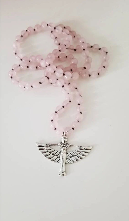 Collier mala en quartz rose et pendentif Isis déesse du féminin sacré