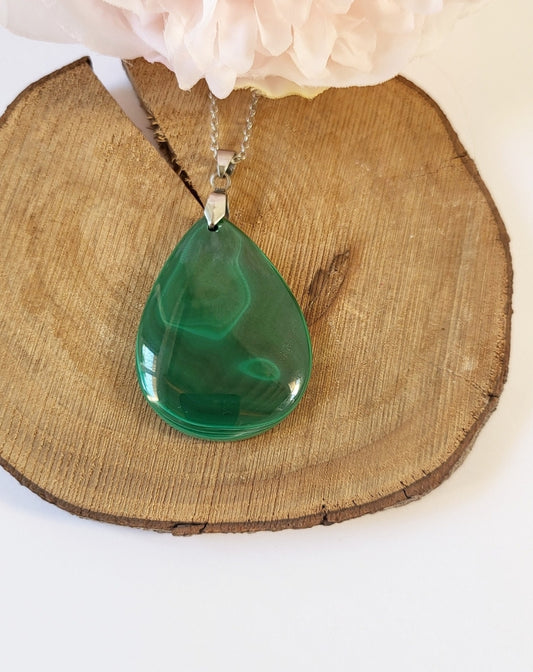 Collier avec pendentif en malachite de qualité AAA