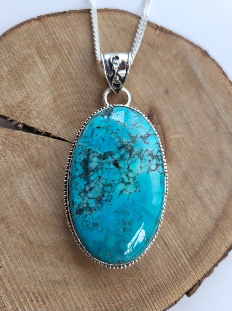 Collier avec pendentif en turquoise plaqué argent