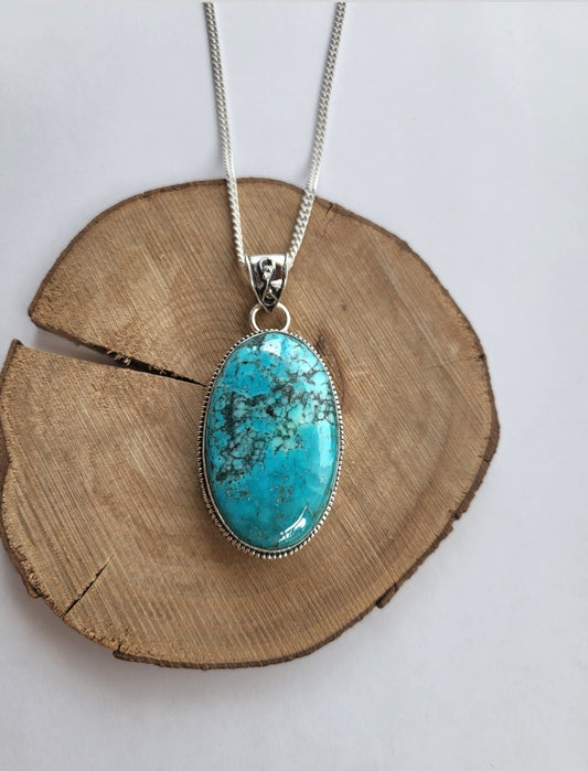 Collier avec pendentif en turquoise plaqué argent