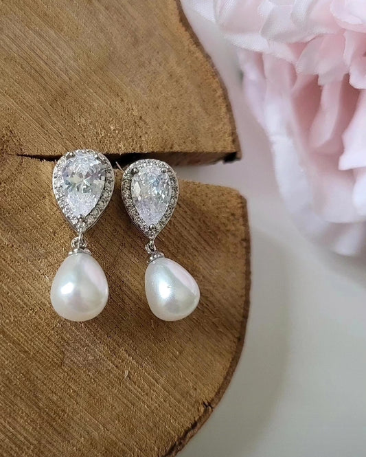 Freshwater pearl earrings.