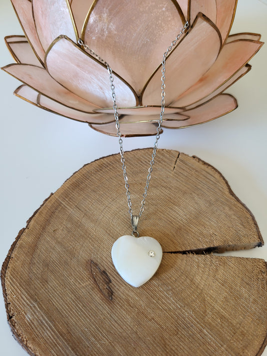 Collier avec pendentif cœur en nacre