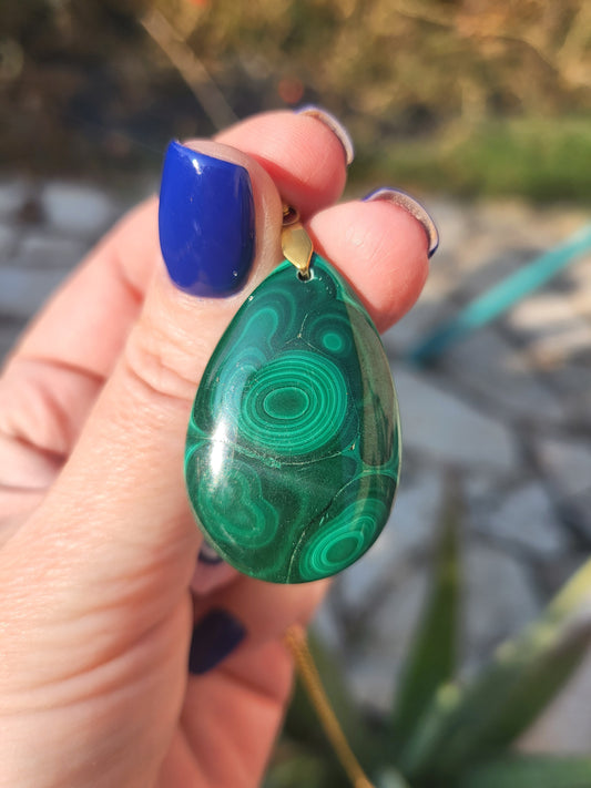 Collier avec pendentif en malachite