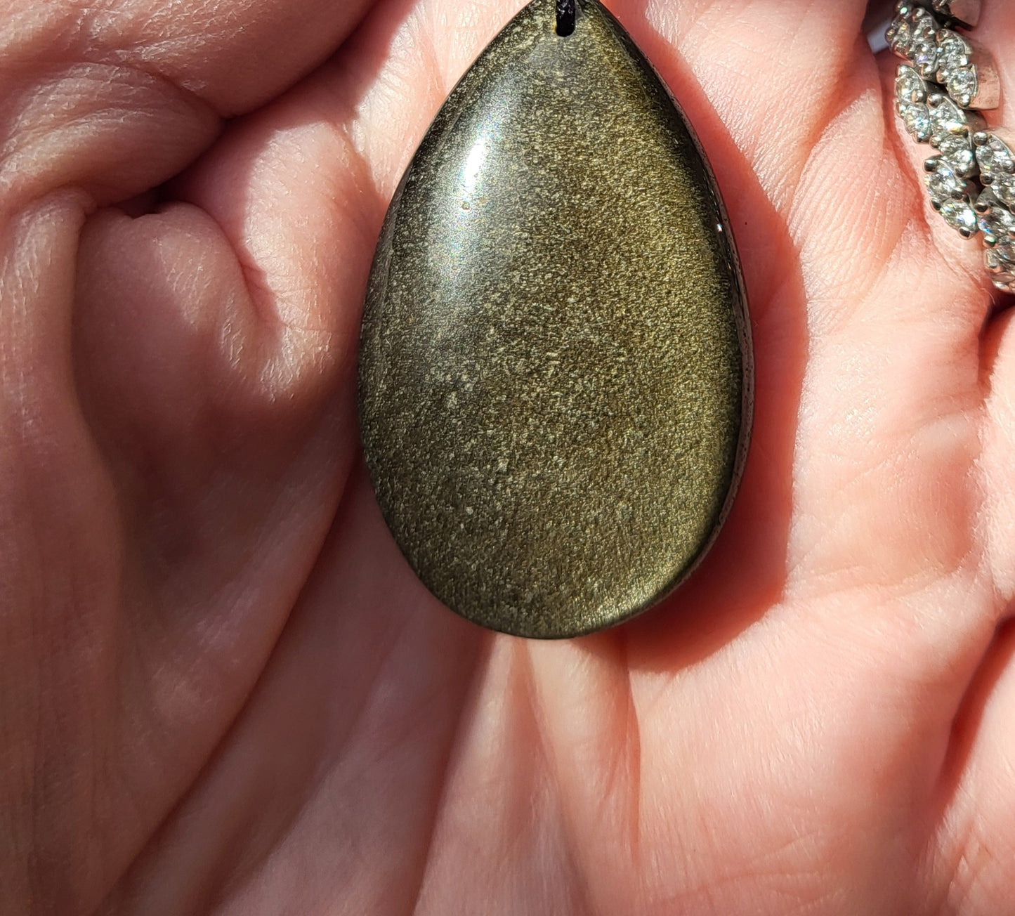 Collier avec pendentif en obsidienne dorée