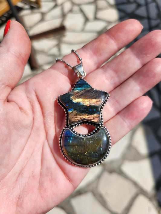 Collier avec pendentif lune et étoile en labradorite