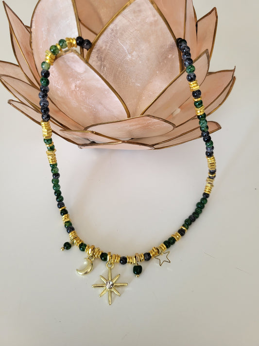 Collier lune et étoiles en agate mousse