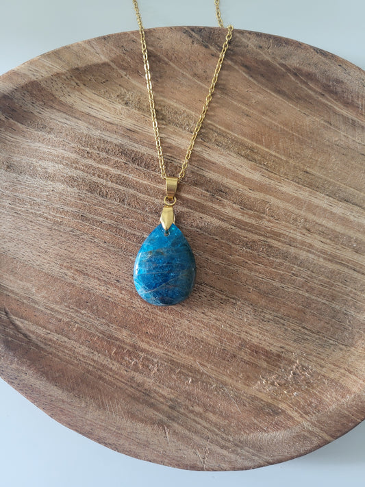 Collier avec pendentif en apatite